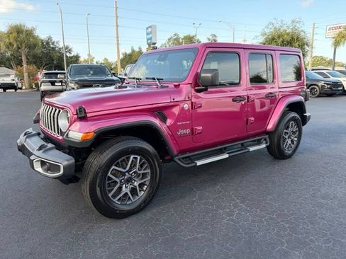Used 2024 Jeep Wrangler Unlimited Sahara AWD/4WD image 3
