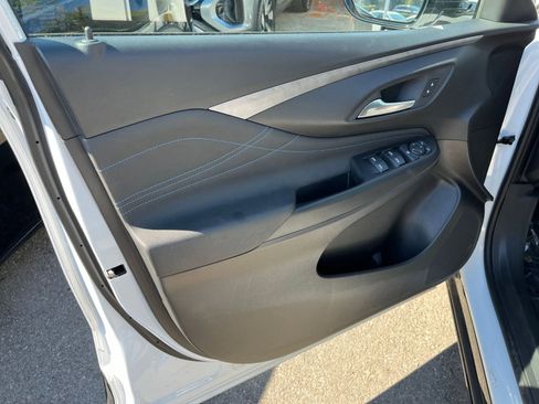 Used 2025 Buick Envista Sport Touring image 20