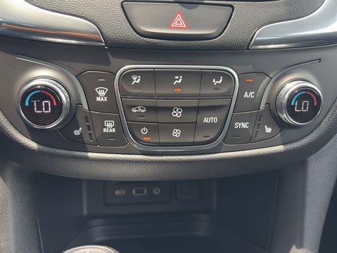Used 2020 Chevrolet Equinox LT AWD/4WD image 22