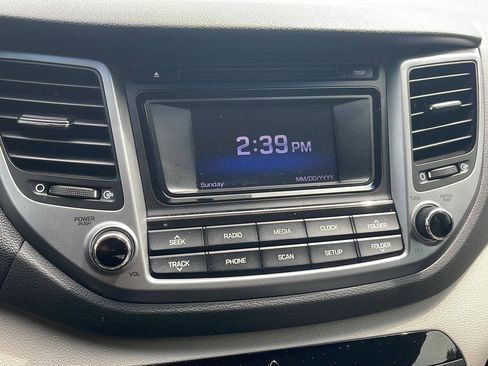Used 2018 Hyundai Tucson SE AWD/4WD image 36