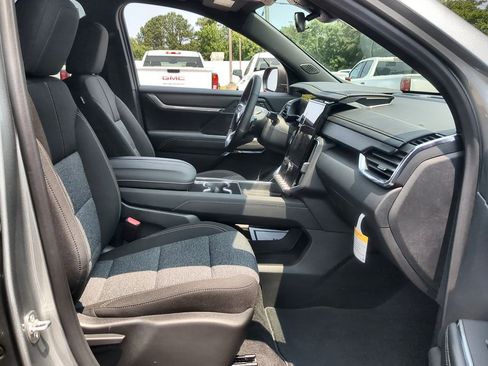 New 2025 GMC Acadia Elevation image 28