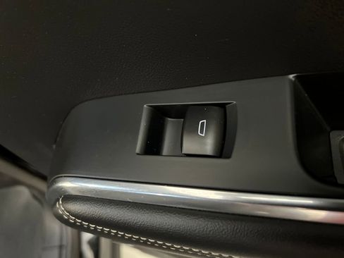 Used 2025 GMC Acadia Elevation image 24