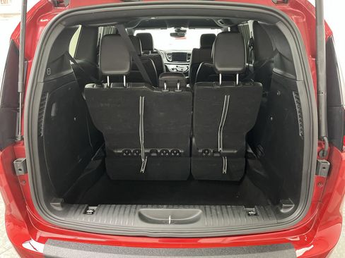 Used 2025 Chrysler Pacifica Select FWD image 29