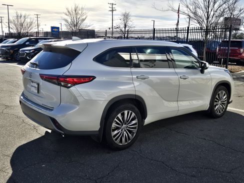 Used 2020 Toyota Highlander Platinum image 21