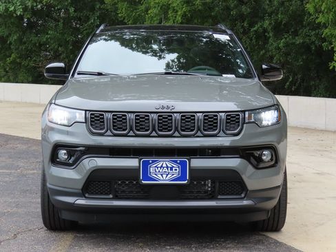 New 2026 Jeep Compass Limited w/ Sun, Sound & Navigation Group AWD/4WD image 17