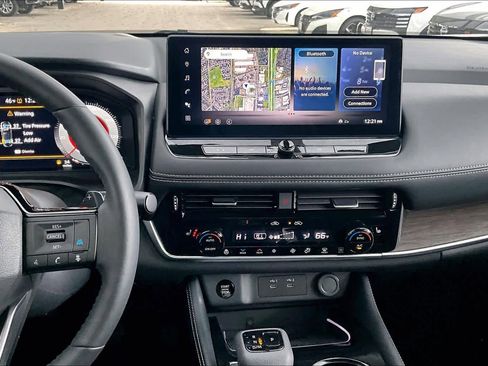 Certified 2025 Nissan Rogue Platinum w/ Platinum Premium Package image 6