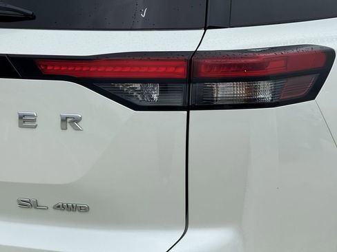 Used 2023 Nissan Pathfinder SL w/ SL Premium Package AWD/4WD image 10