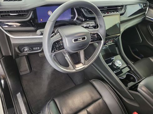 Used 2023 Jeep Grand Cherokee L Overland w/ Luxury Tech Group IV RWD image 11