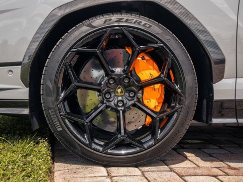 Used 2024 Lamborghini Urus Performante AWD/4WD image 16