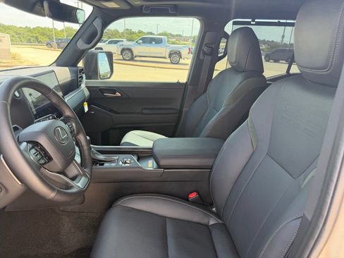 Used 2024 Lexus GX 550 AWD/4WD image 5