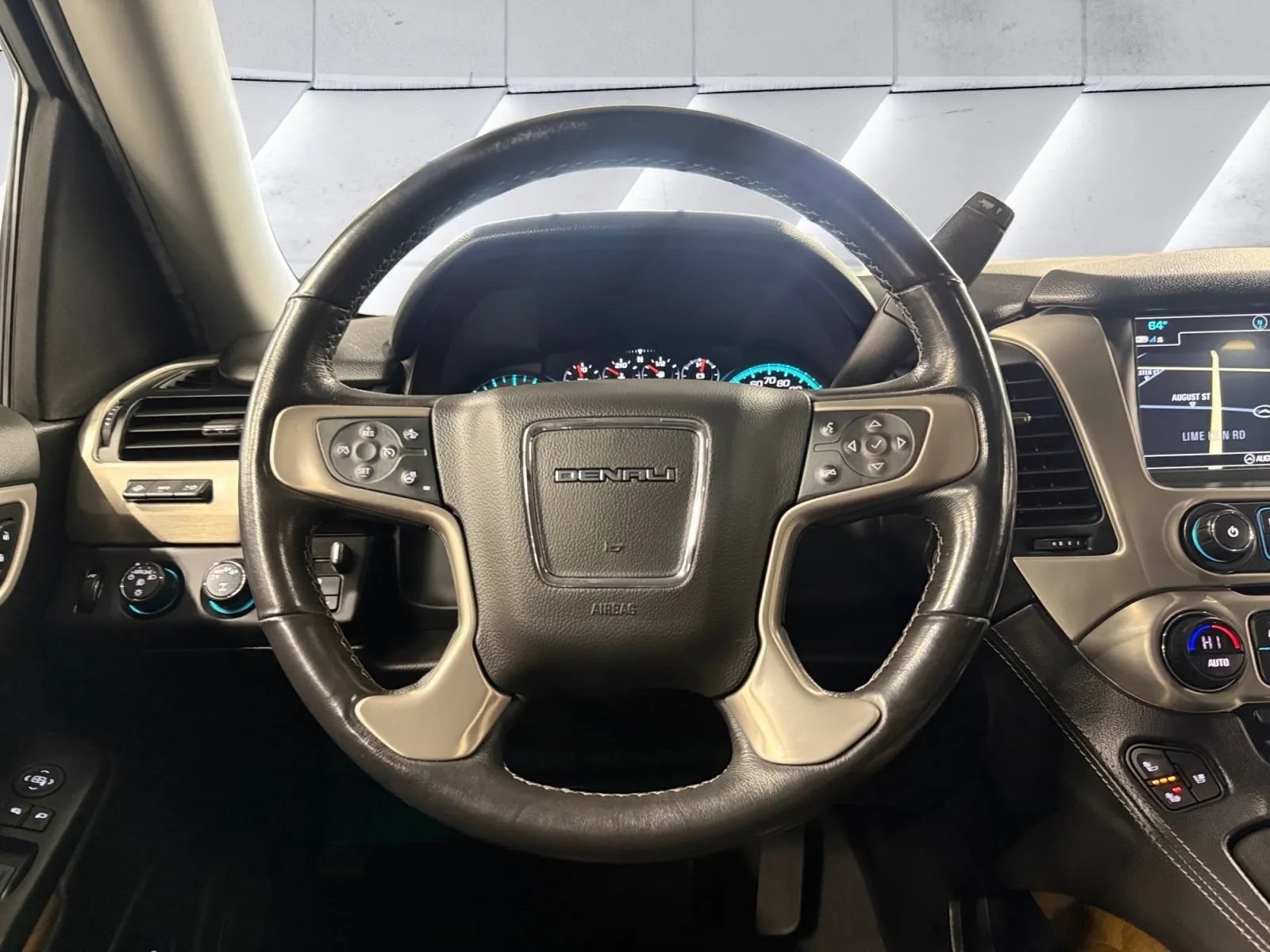 Used 2020 GMC Yukon Denali w/ Open Road Package AWD/4WD image 19