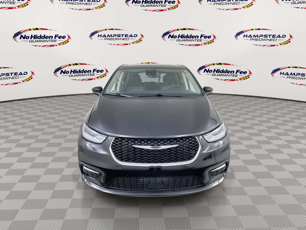 Used 2023 Chrysler Pacifica Touring-L FWD image 4