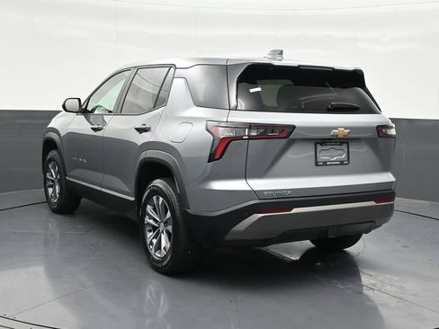 Used 2025 Chevrolet Equinox LT FWD image 3