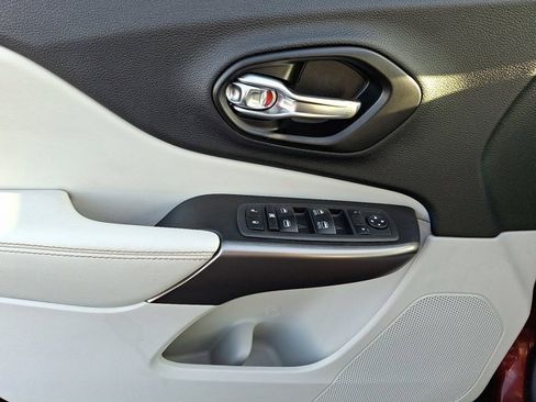 Certified 2021 Jeep Cherokee Latitude Lux w/ Sun & Sound Group image 14