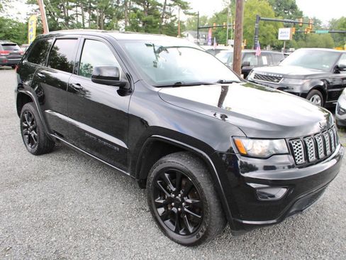 Used 2018 Jeep Grand Cherokee Altitude AWD/4WD image 4