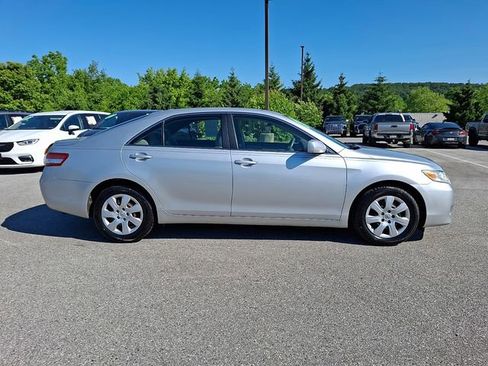 Used 2011 Toyota Camry LE FWD image 7