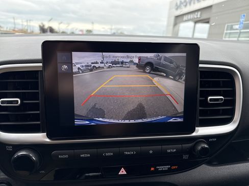 Used 2025 Hyundai Venue SEL FWD image 18