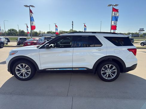 Used 2020 Ford Explorer XLT w/ Equipment Group 202A AWD/4WD image 8