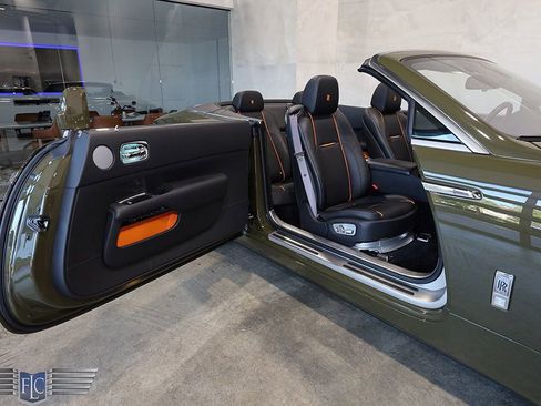 Used 2021 Rolls-Royce Dawn RWD image 15