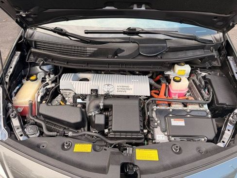 Used 2014 Toyota Prius V Two FWD image 18
