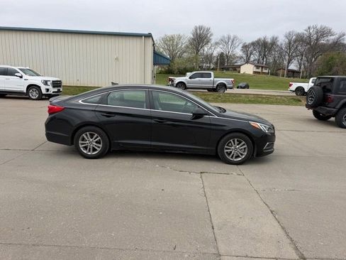 Used 2016 Hyundai Sonata SE image 2