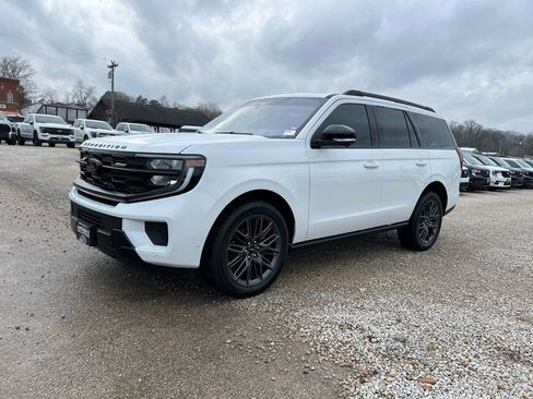 Used 2025 Ford Expedition Platinum w/ Stealth Performance Package image 4