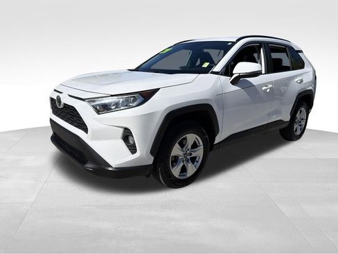 Used 2020 Toyota RAV4 XLE w/ Convenience Package image 3
