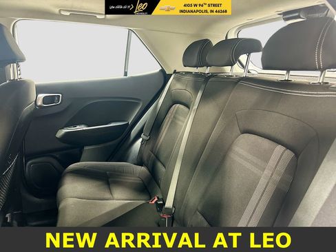 Used 2023 Hyundai Venue SEL image 23