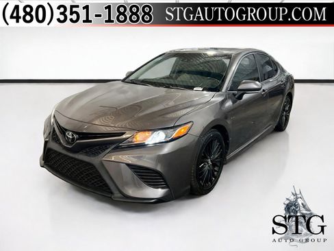 Used 2018 Toyota Camry SE w/ Moonroof Package FWD image 1