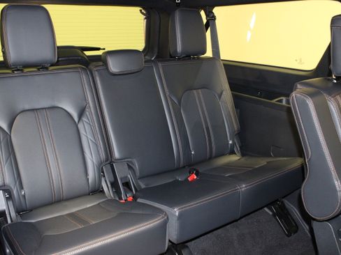 Used 2024 Ford Expedition Max Platinum AWD/4WD image 19