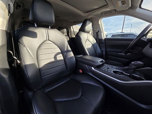 Used 2024 Toyota Highlander XLE image 29