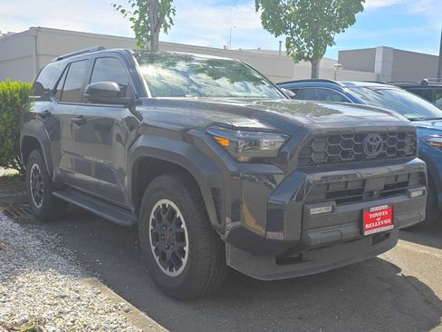 Used 2025 Toyota 4Runner TRD Off-Road Premium AWD/4WD image 3