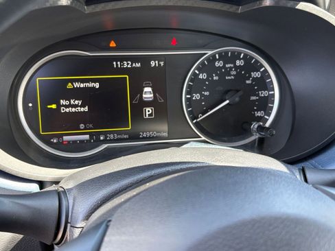 Used 2025 Nissan Versa SV FWD image 39