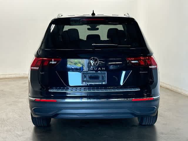 Used 2024 Volkswagen Tiguan SE w/ Panoramic Sunroof Package AWD/4WD image 4