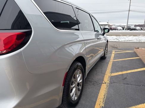 New 2026 Chrysler Pacifica Limited image 13