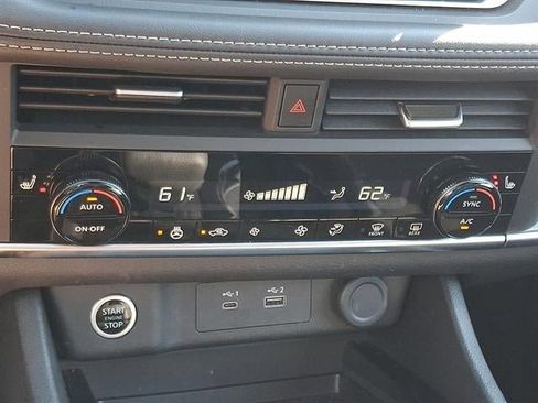 Used 2023 Nissan Rogue SV w/ SV Premium B Package image 17