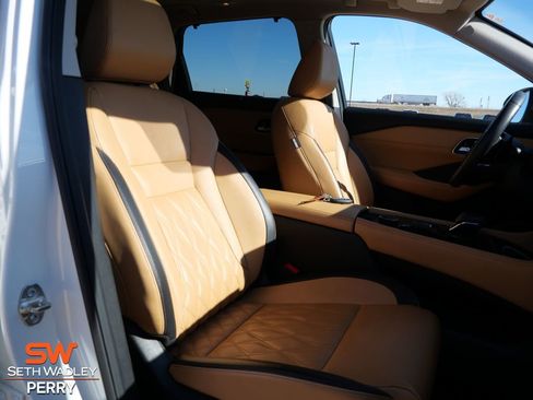 Used 2022 Nissan Rogue Platinum w/ Head-Up Display Package image 17