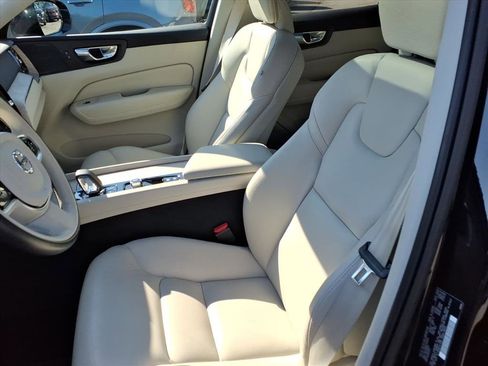 Certified 2023 Volvo XC60 B5 Plus image 18