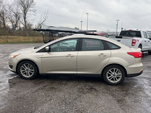 Used 2018 Ford Focus SE image 2