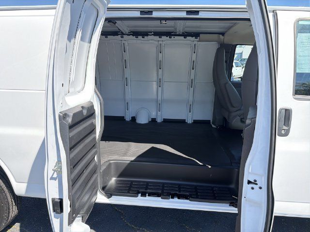 Used 2026 Chevrolet Express 2500 Extended w/ Driver Convenience Package RWD image 16