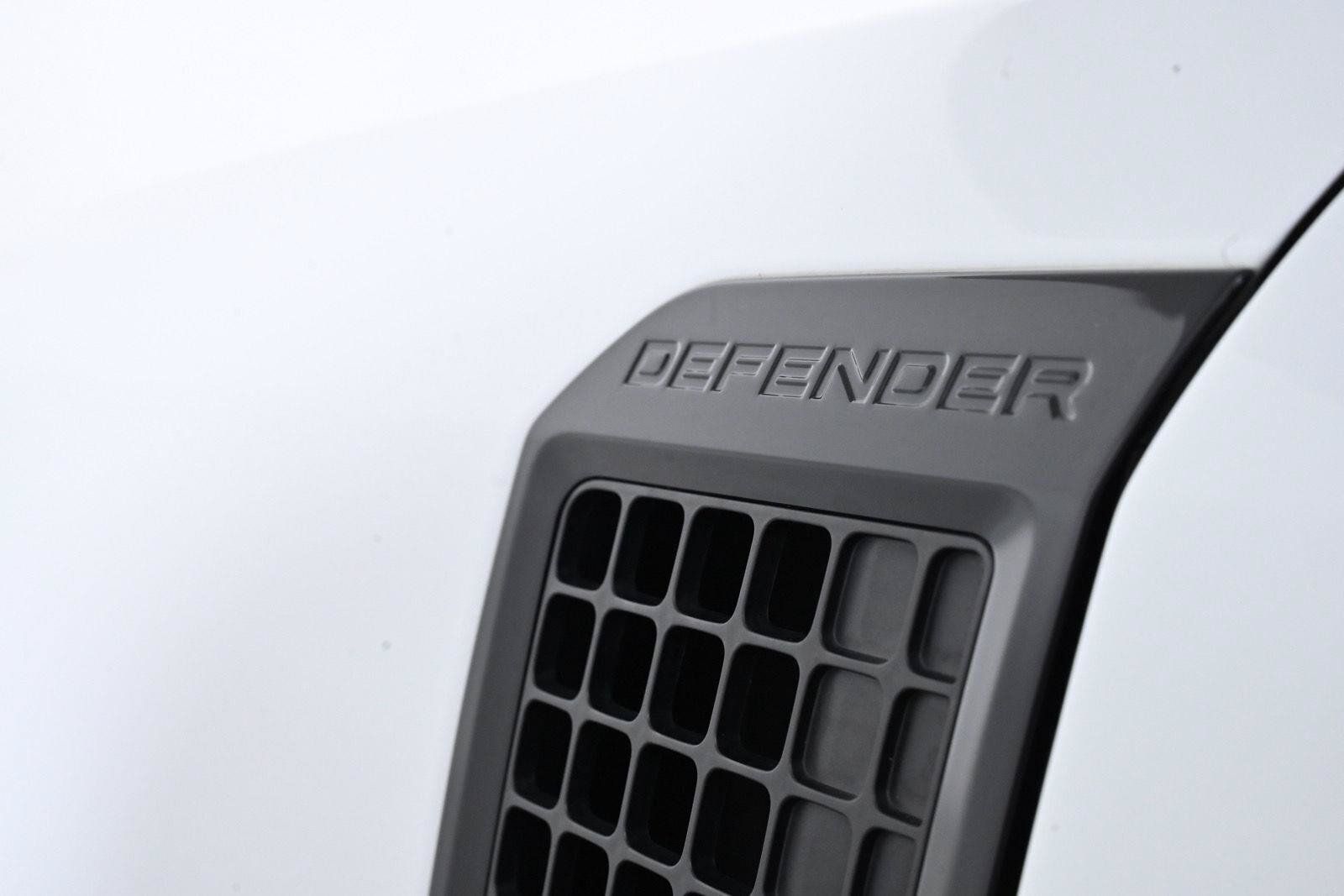 Used 2022 Land Rover Defender 110 X-Dynamic HSE AWD/4WD image 15