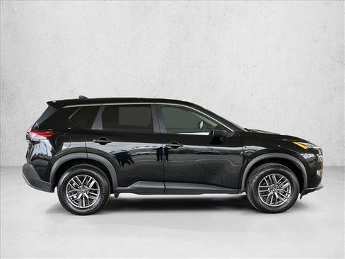 Used 2023 Nissan Rogue S image 4