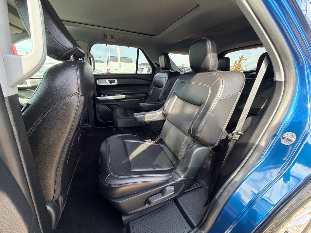 Used 2021 Ford Explorer Limited w/ Equipment Group 301A AWD/4WD image 16