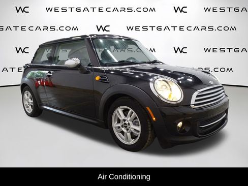 Used 2011 MINI Cooper Hardtop image 2