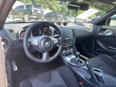Used 2014 Nissan 370Z Coupe RWD image 16