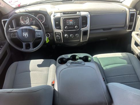 Used 2019 RAM 1500 Classic SLT AWD/4WD image 18