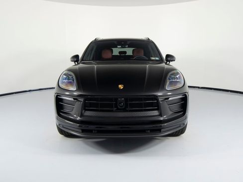 Certified 2025 Porsche Macan image 13