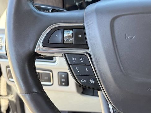 Used 2018 Lincoln Navigator Reserve w/ Technology Package AWD/4WD image 8