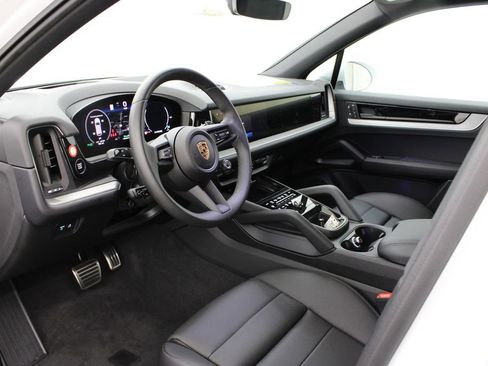 New 2024 Porsche Cayenne S image 4
