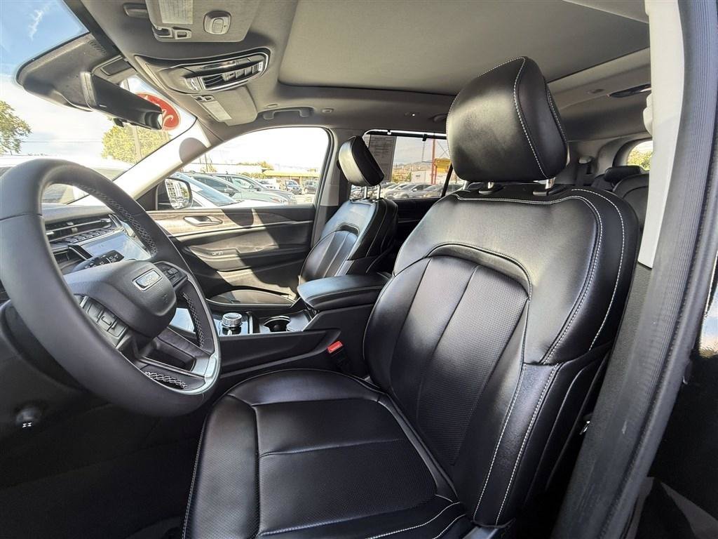 Used 2024 Jeep Grand Cherokee L Limited w/ Luxury Tech Group II AWD/4WD image 18